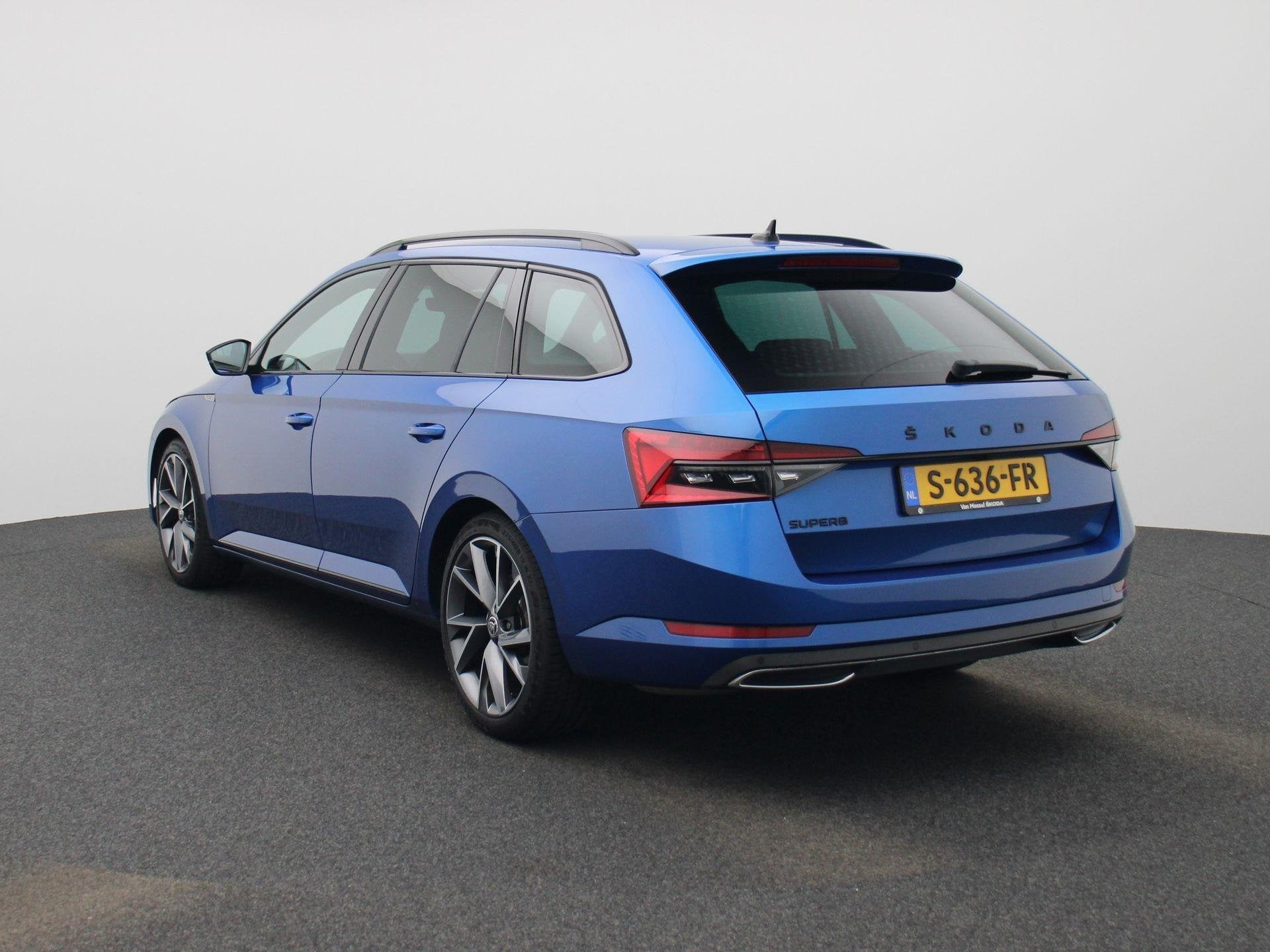 Skoda Superb Combi 1.5 TSI ACT Sportline Business | DIGITAAL, Auto's, 12 maanden, 4 cilinders, Blauw, Alcantara