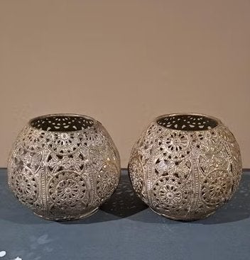 Twee metalen theelichthouders. Goudkleurig., Gebruikt, Waxinelichthouder, Ophalen of Verzenden, Metaal