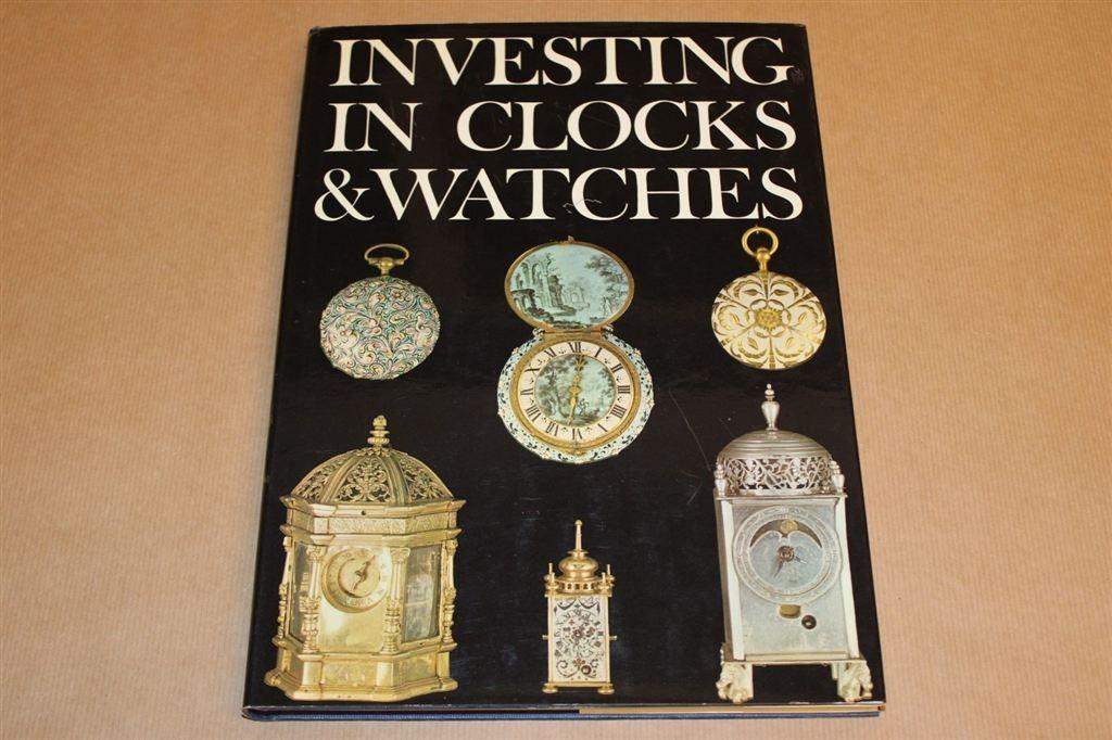 Boek - Investing in clocks and watches, Antiek en Kunst, Antiek | Klokken, Ophalen of Verzenden