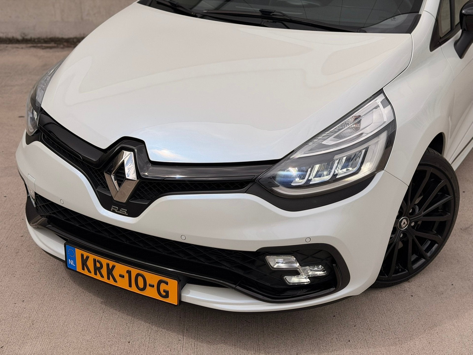 Renault Clio 1.6 R.S. Trophy 220PK 18'' LED Navi Cruise Clim, 1618 cc, Gebruikt, 4 cilinders, Leder en Stof