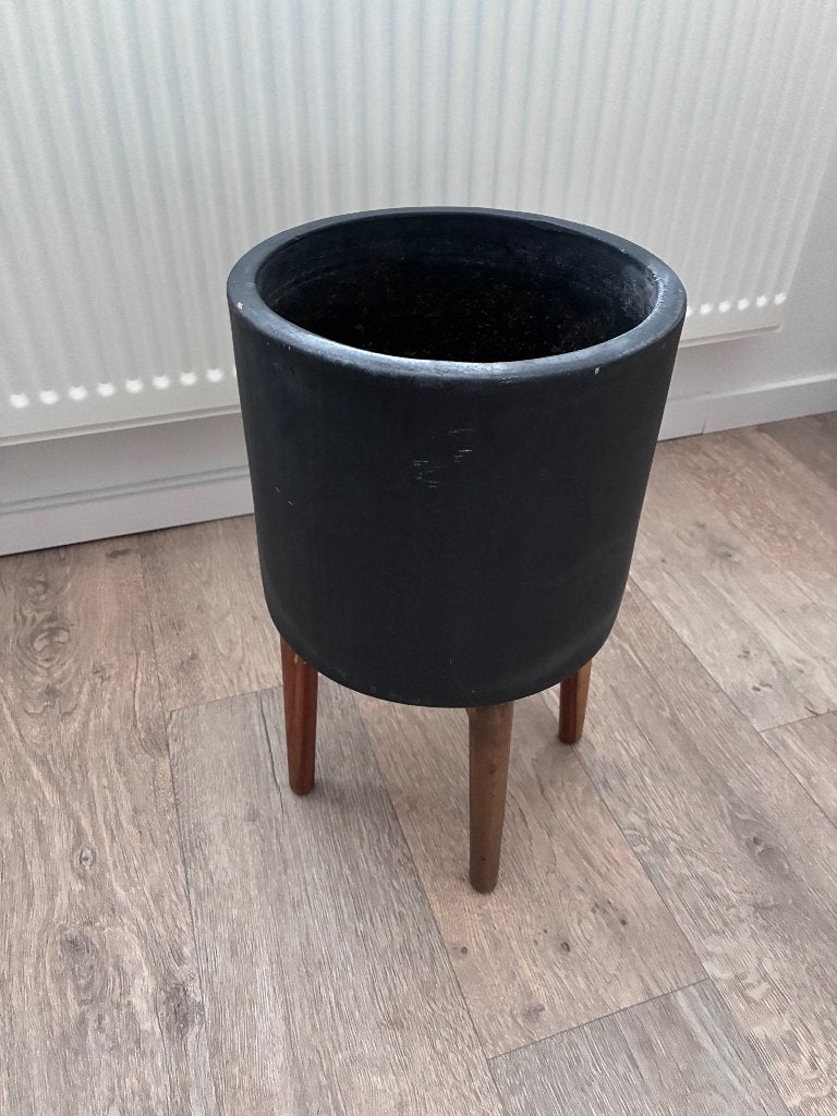 Plantenbak op houten pootjes – zwart, Ophalen, Gebruikt, Binnen, Minder dan 60 cm