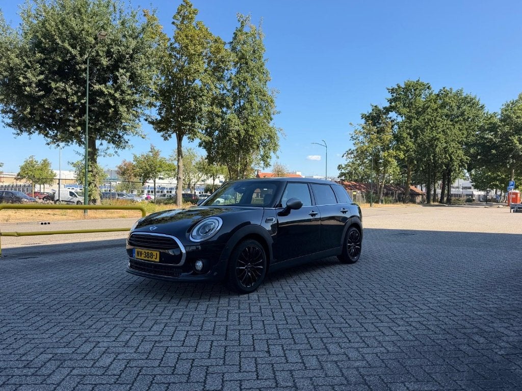 Mini Clubman 1.5 Cooper 2017 Zwart / Keyless / Head-Up, Zwart, Stationwagon, Handgeschakeld, 19 km/l