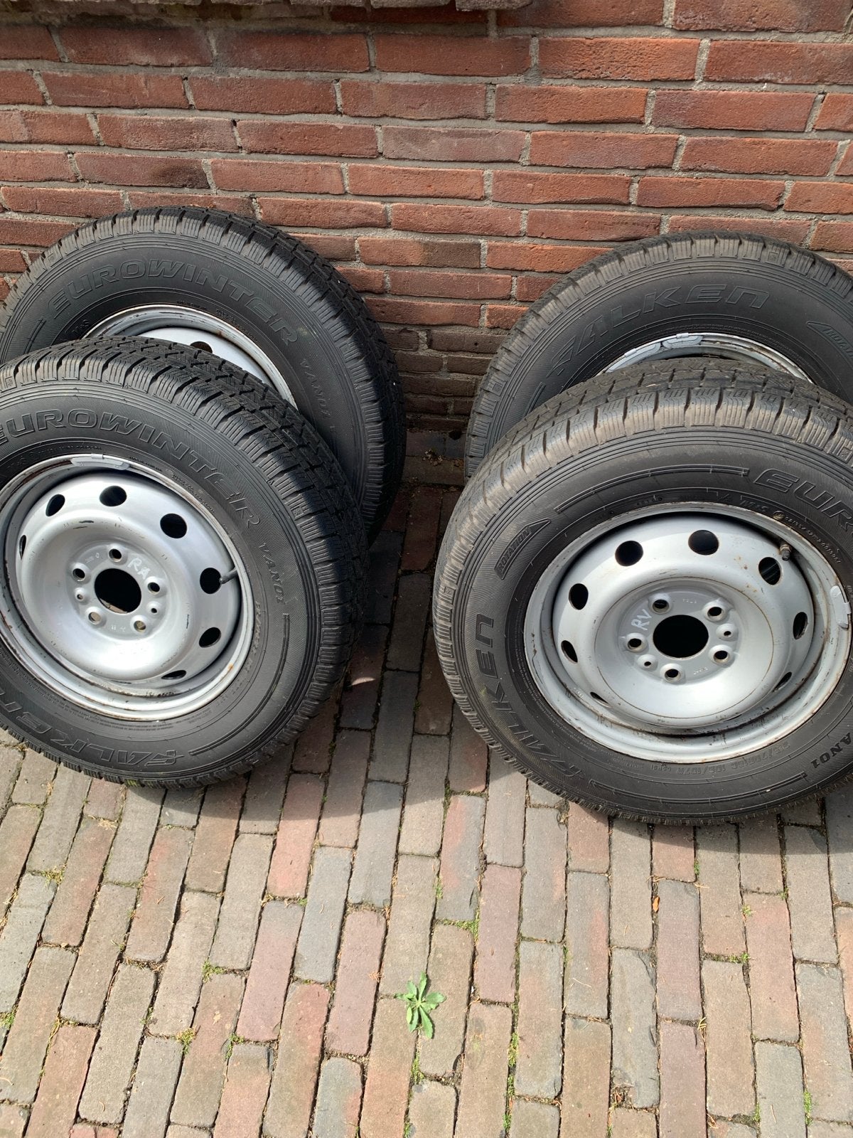 Falken EuroWinter winterbanden op stalen velgen 215/70R15C, Auto-onderdelen, Ophalen, 15 inch, Banden en Velgen, Winterbanden
