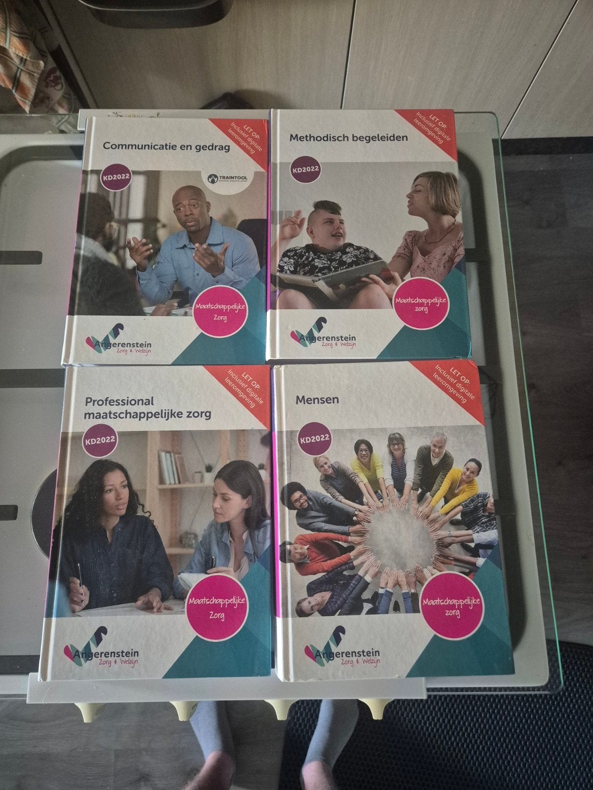 Schoolboeken Maatschappelijke Zorg KD2022 - Angerenstein, Boeken, Ophalen of Verzenden, Zo goed als nieuw, Overige niveaus, Overige vakken