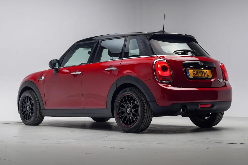 MINI Cooper 1.5 Cooper Business Aut. [ Navi Cruise Airco ], 136 pk, Gebruikt, 49 €/maand, Origineel Nederlands