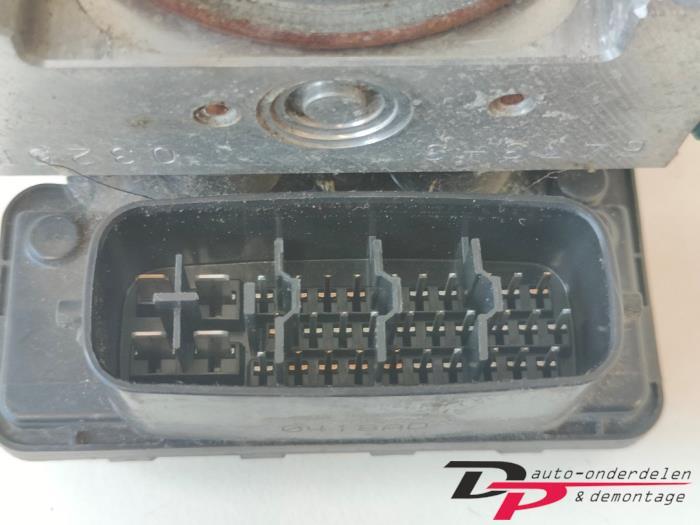 ABS Pomp van een Toyota Yaris, Gebruikt, -, -, Ophalen of Verzenden