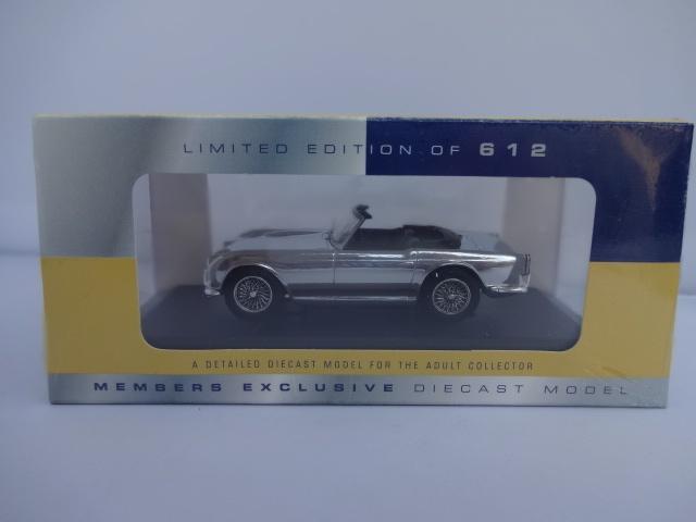 OPRUIMING: Triumph TR4 Chrome VA11505 van VANGUARDS 1:43, Hobby en Vrije tijd, Modelauto's | 1:43, Nieuw, Auto, Vanguards, Ophalen of Verzenden