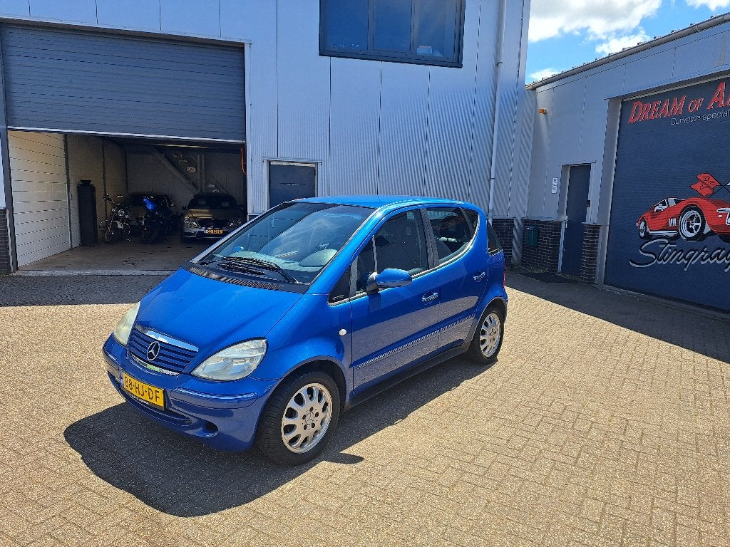Mercedes-Benz A-Klasse 1.6 A160 Classic 2001 Blauw, Auto's, Voorwielaandrijving, Stof, 40 €/maand, Zwart