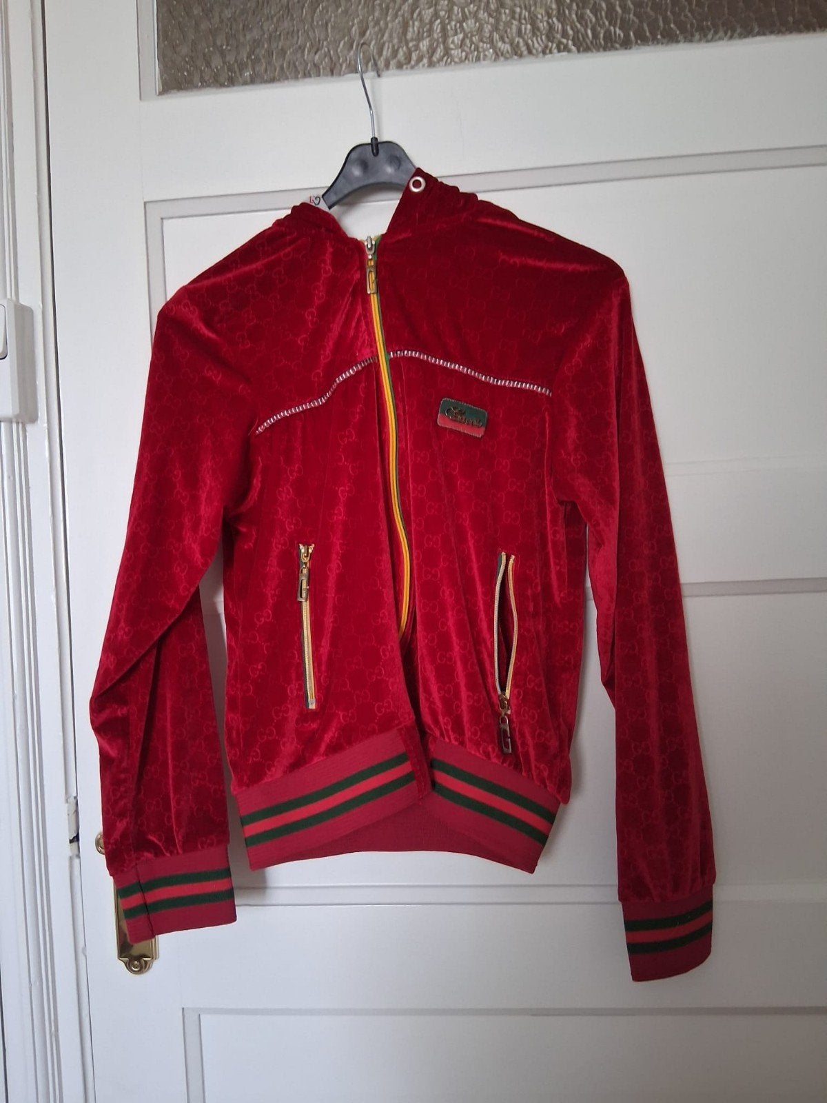 Gucci fluwelen vest met capuchon. maat s m, Kleding | Dames, Gucci, Verzenden, Zo goed als nieuw, Rood