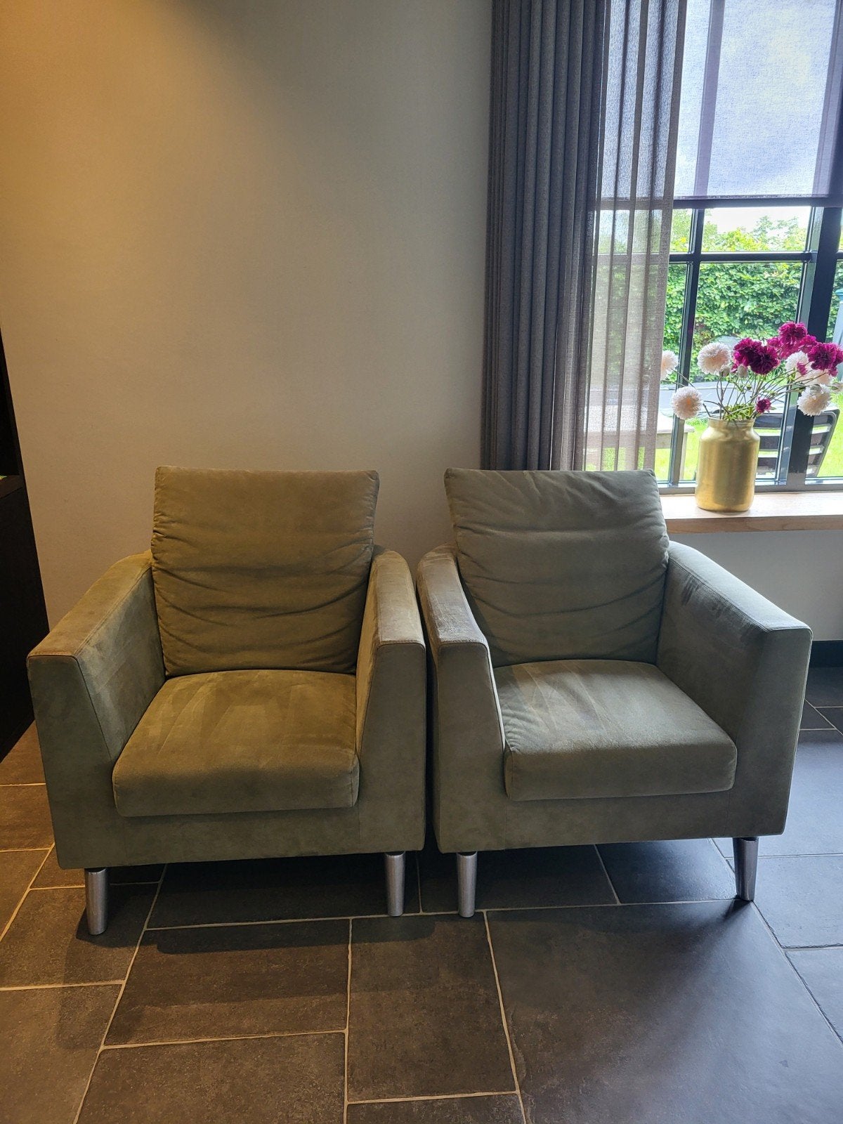 Twee olijfgroene Leo Lux stoelen met gebruikssporen, Ophalen of Verzenden, Gebruikt, Overige kleuren, Twee