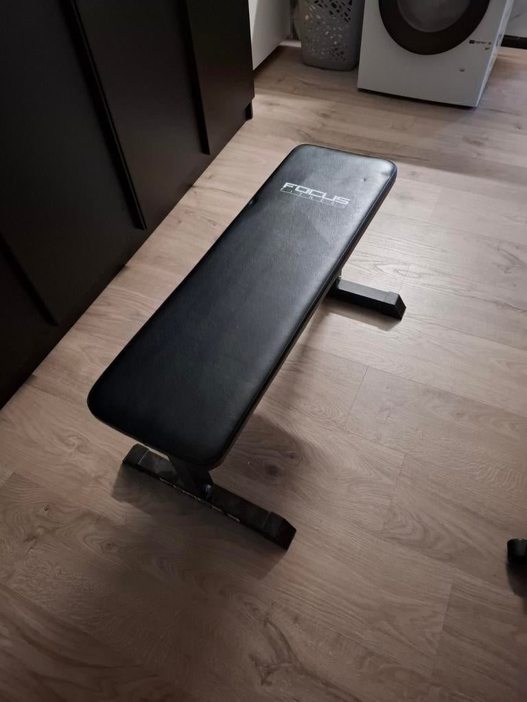 Focus Fitness Fitnessbank + 2 halterstang houders, Ophalen, Gebruikt, Benen, Fitnessbank