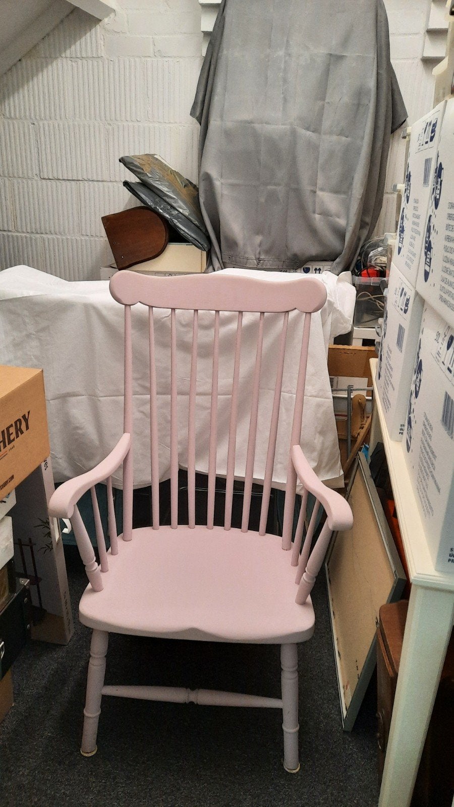 Leuke vintage stoel van hout met roze krijtverf, Ophalen, Gebruikt, Bruin, Eén