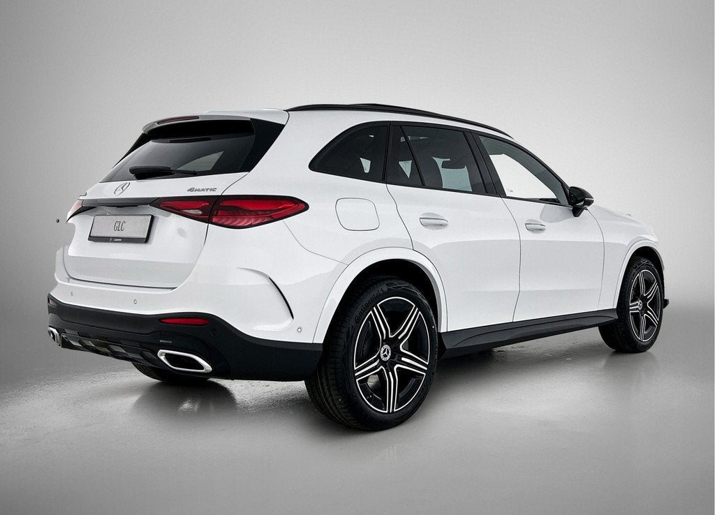 Mercedes-Benz GLC 300e 4MATIC Sport Edition | Premium pakket, Auto's, Mercedes-Benz, Automaat, Zwart, 2255 kg, Wit