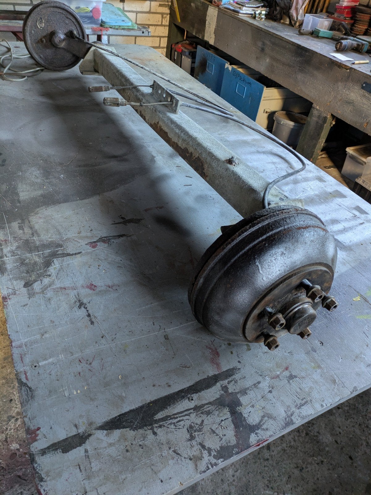 gebruikte torsie as  1350 kg geremd  1350 kg., Ophalen
