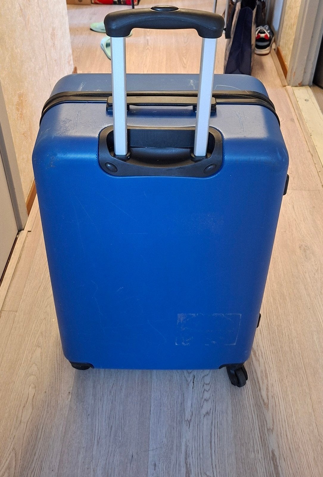 Grote blauwe koffer met wieltje en slot te koop, Sieraden, Tassen en Uiterlijk, Koffers, Hard kunststof, 45 tot 55 cm, Zo goed als nieuw