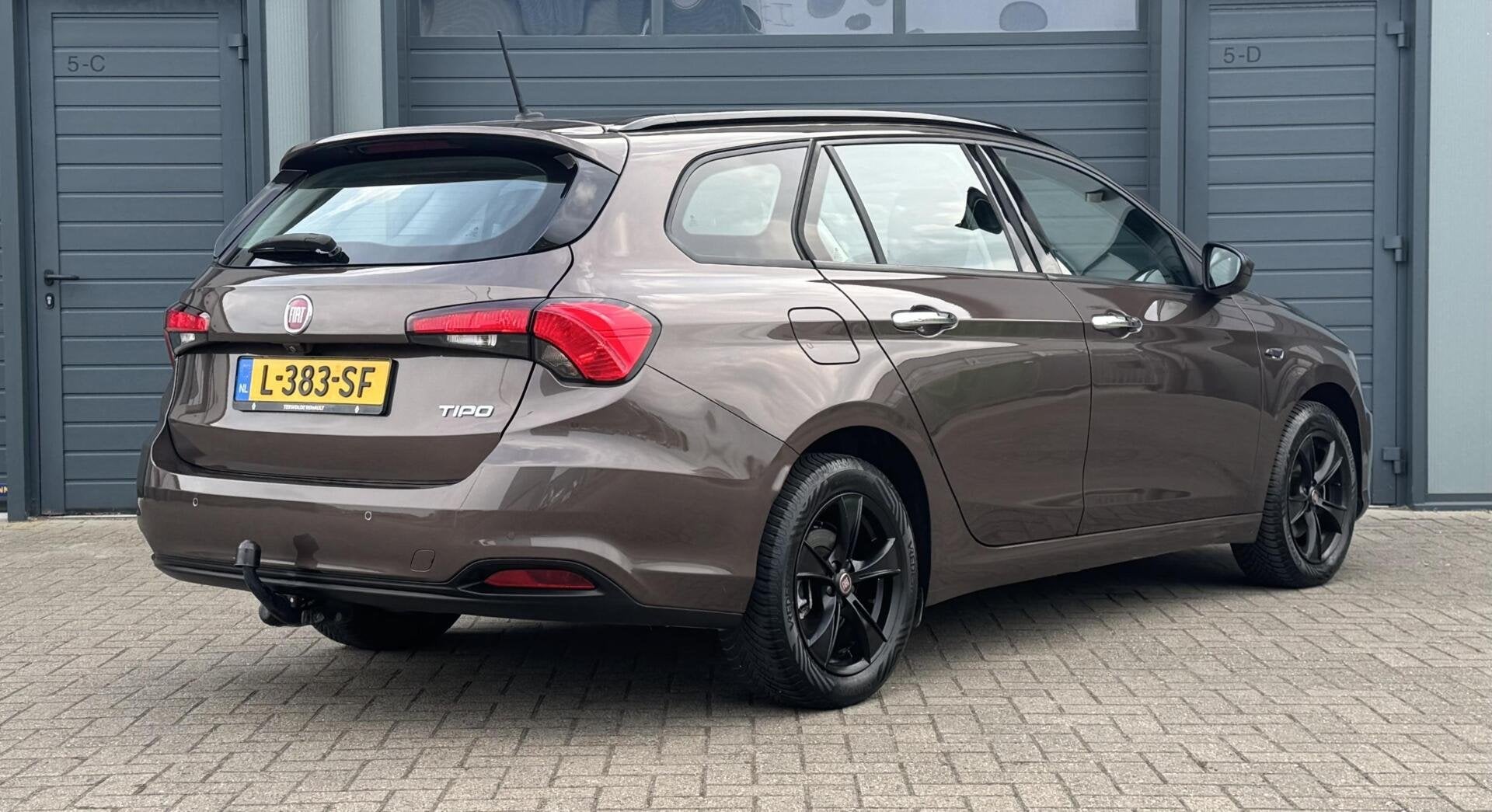 Fiat Tipo Stationwagon 1.4 -120pk T-Jet 16v Business Lusso |, Auto's, Fiat, Voorwielaandrijving, Stof, 4 cilinders, Bruin