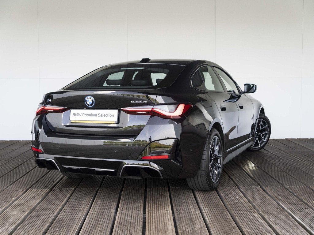 BMW i4 eDrive35 | M Sportpakket | Comfort Pack | Stuurwielve, Auto's, BMW, Gebruikt, Zwart, Met garantie (alle), Zwart