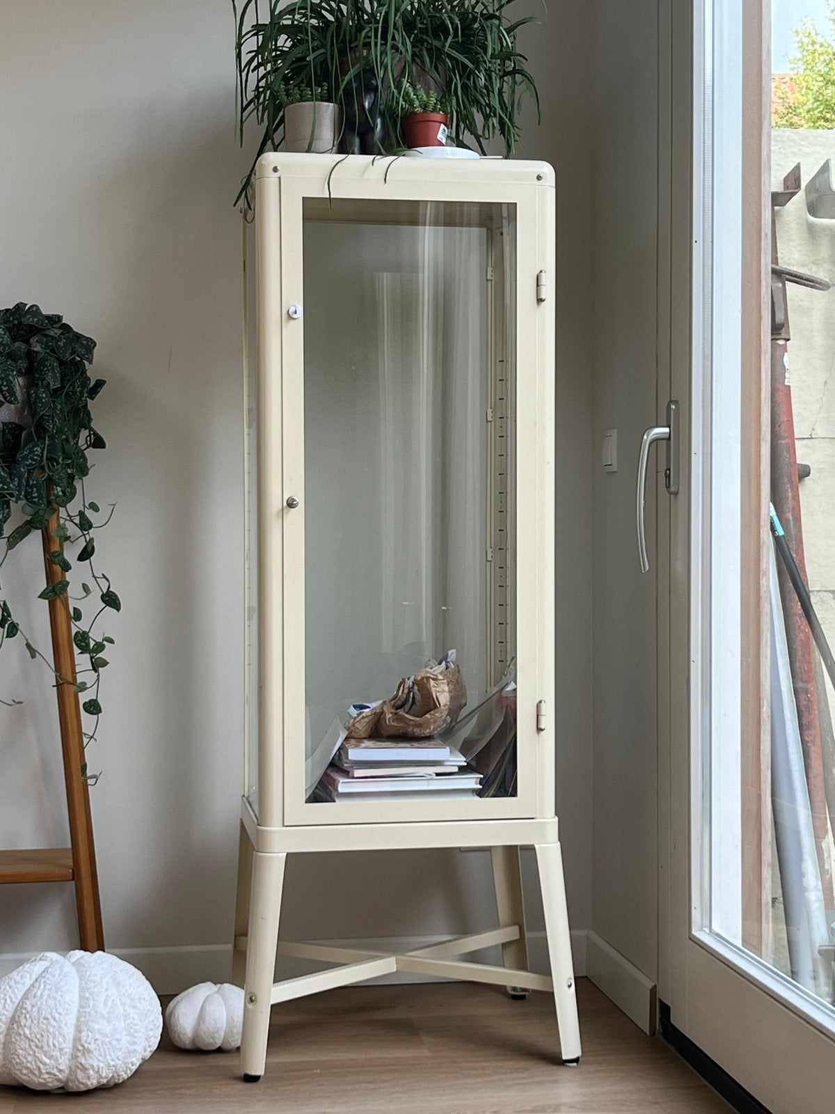 Fabrikor vitrinekast ikea, Zo goed als nieuw, 150 tot 200 cm, 25 tot 50 cm, 50 tot 100 cm