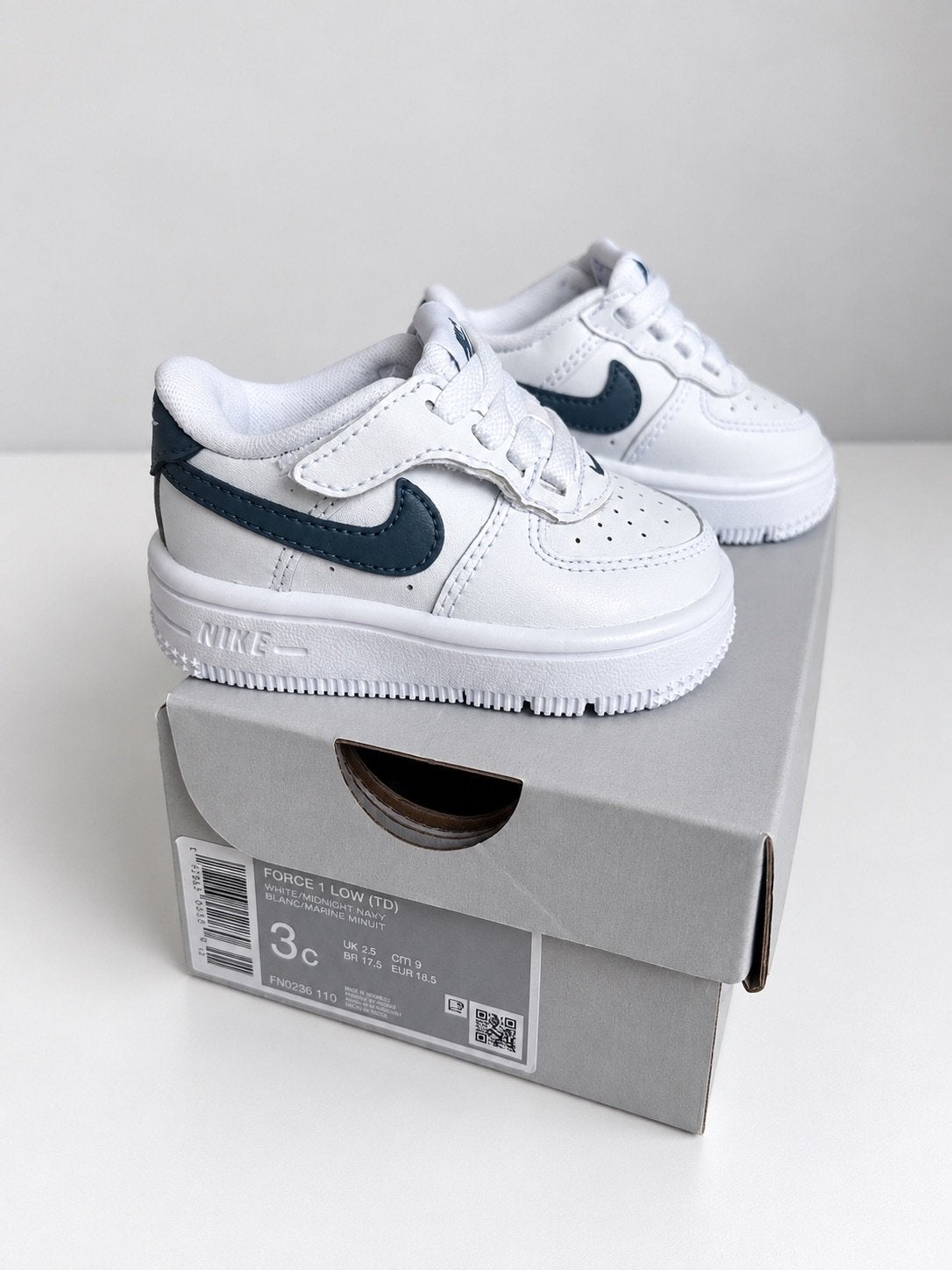 Nieuw in doos - Nike - Nike Force 1 Low EasyOn - maat 18.5, Schoentjes, Jongetje of Meisje, Ophalen of Verzenden, Zo goed als nieuw