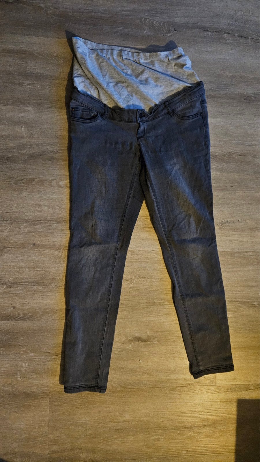 Positiebroek Mamalicious - Maat 38/40 (M), Mamalicious, Grijs, Gedragen, Broek of Spijkerbroek