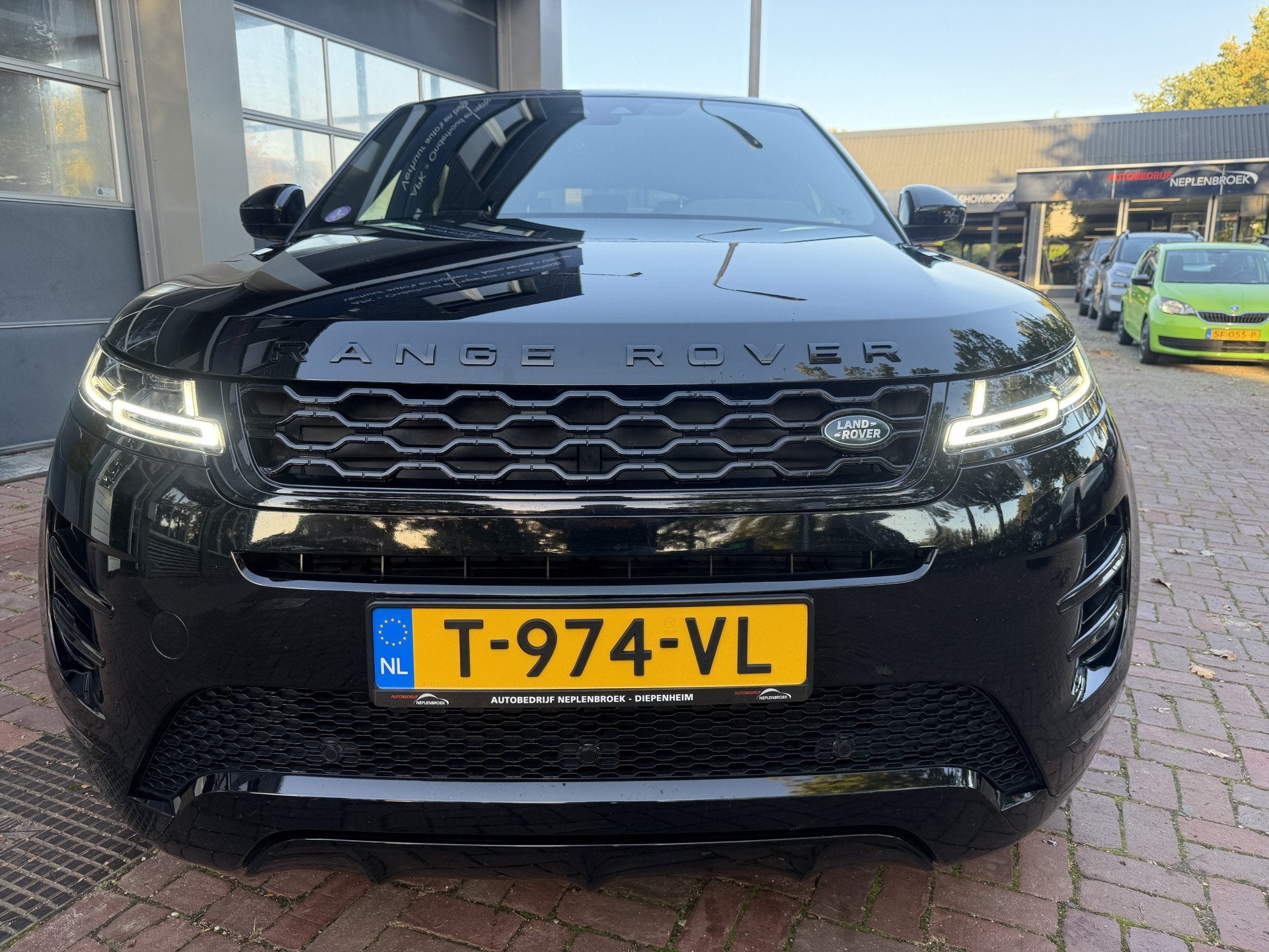 Land Rover Range Rover Evoque 2.0 P250 AWD R-Dynamic S 4x4 B, Auto's, Dealer onderhouden, 4 cilinders, Verwarmde buitenspiegels