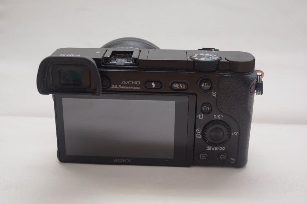 Sony Alpha A6000 complete set met 4 accu's en tas Topstaat, Zo goed als nieuw, Sony, 8 keer of meer, Systeemcamera