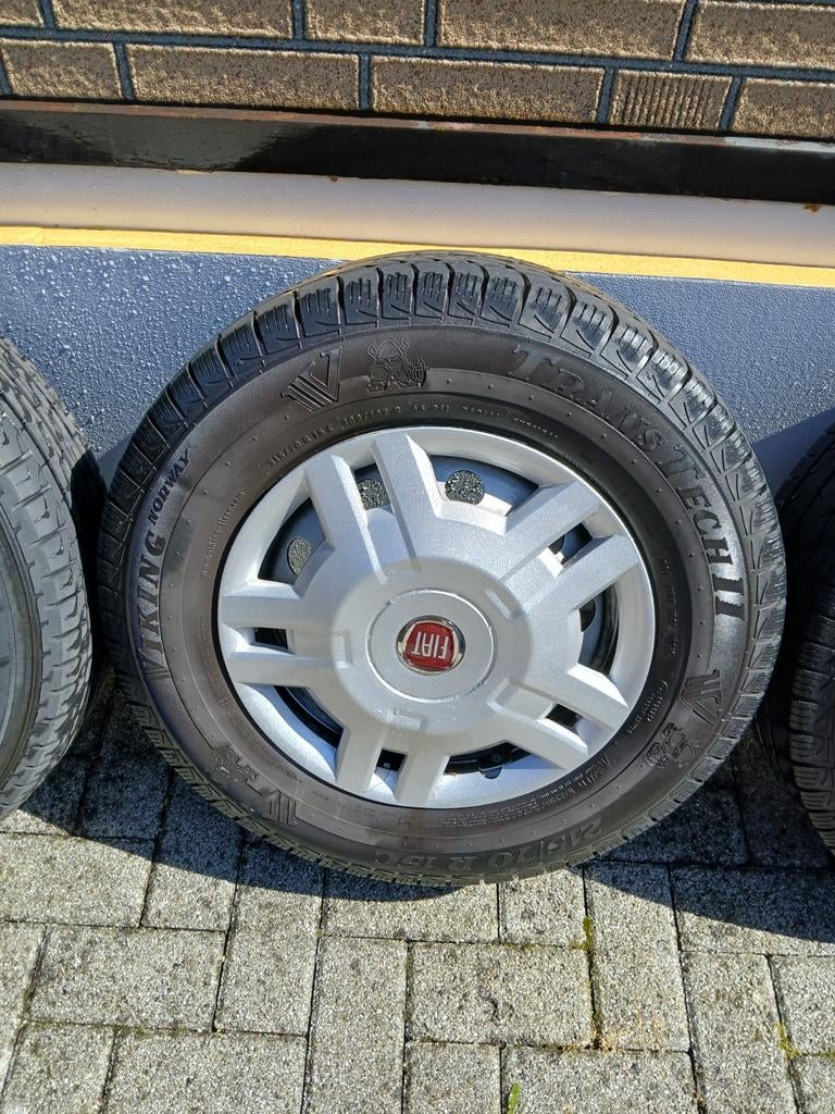 Fiat ducato vlegen met banden 215 70 15 5x steek 118, Ophalen of Verzenden