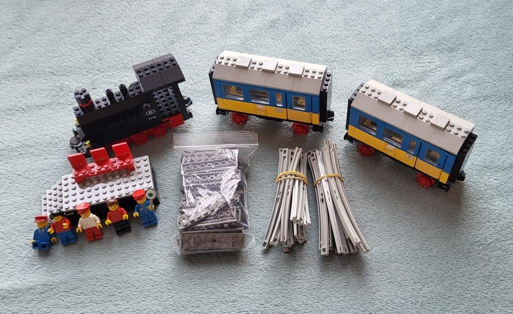 Lego trein duw locomotief, wagons, perron, rails (set 7710), Compleet, Gebruikt, Lego, Ophalen of Verzenden