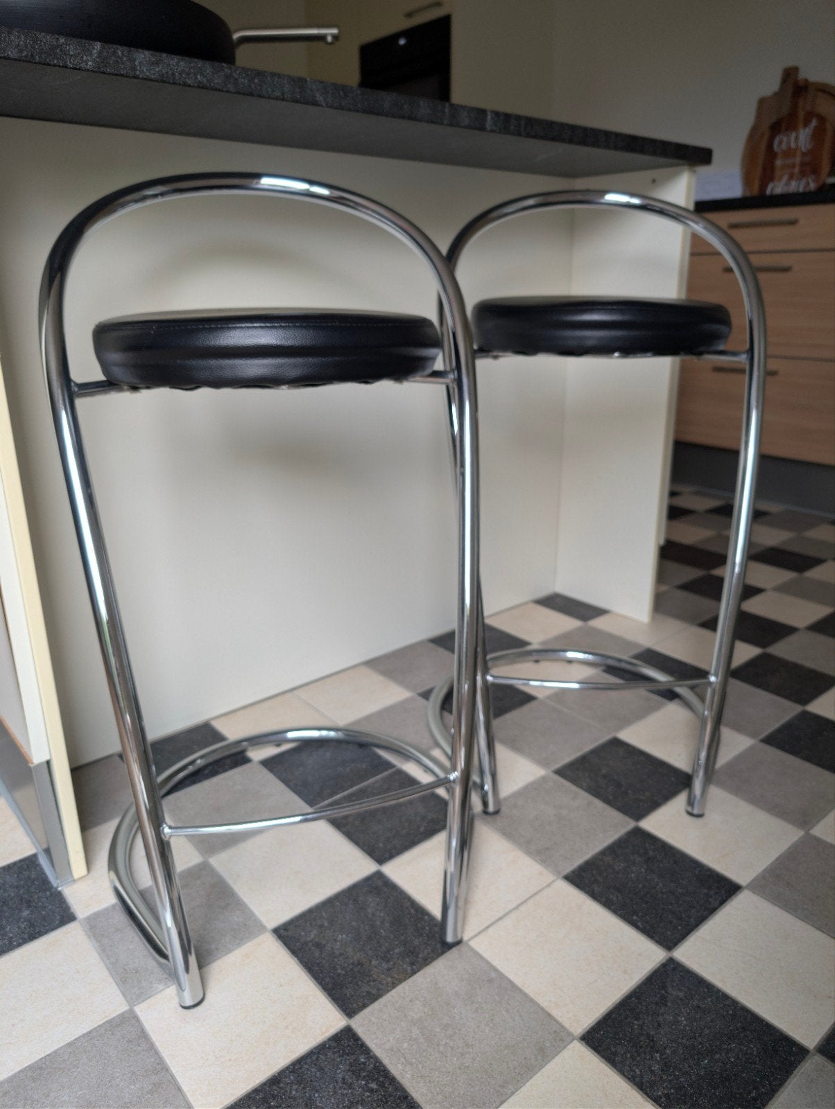 Set van 2 chromen barkrukken met zwart kunstleer, Ophalen, Gebruikt, 60 tot 90 cm, Leer