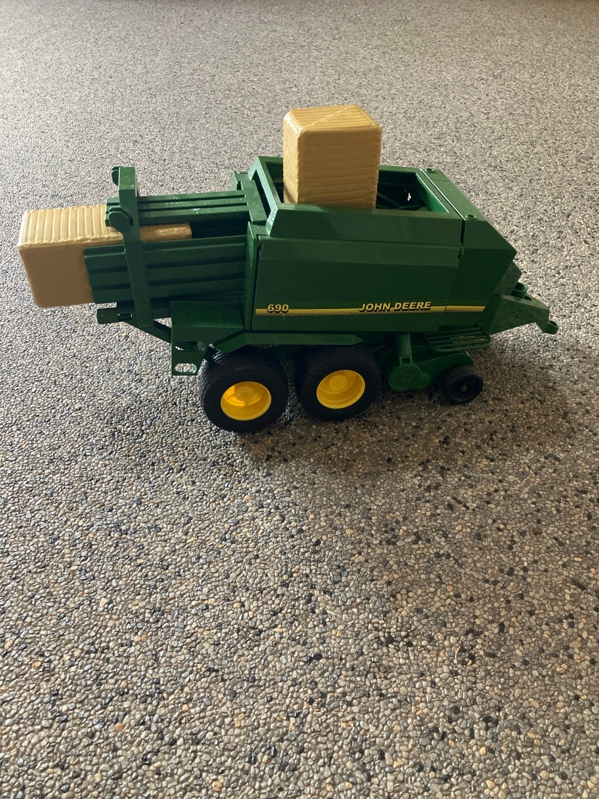 Bruder John Deere Balenpers 690 - Speelgoed Landbouwmachine, Ophalen of Verzenden, Zo goed als nieuw
