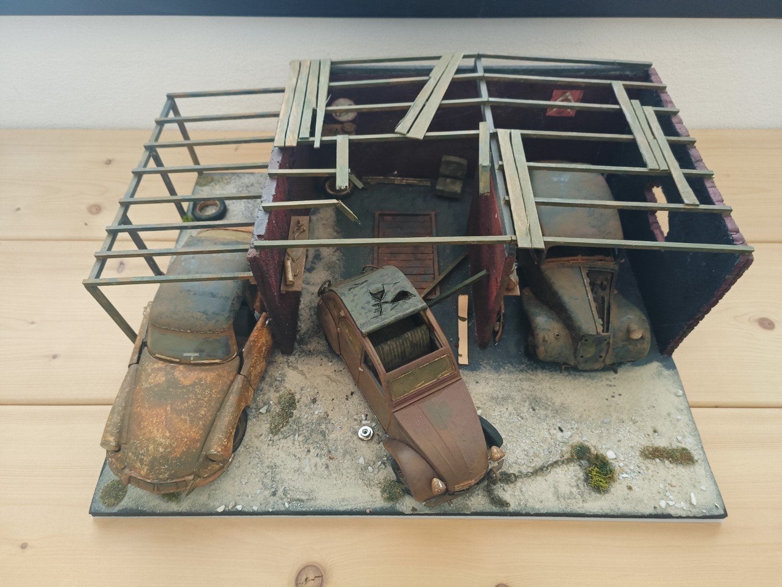 Handgemaakte Diorama met roestige Citroën / DS / 2CV modelau, Gebruikt, Auto, 1:32 tot 1:50, Ophalen