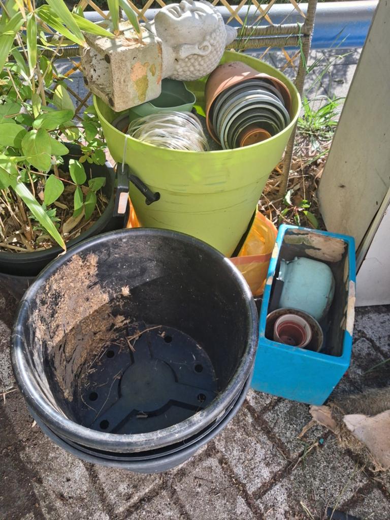 Gratis ophalen plantenbakken/potten en meer, Ophalen, Rond, Kunststof, Minder dan 30 cm