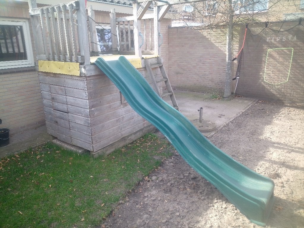 speeltoestel met monkeybar, schommels en glijbaan, Ophalen, Gebruikt, Glijbaan