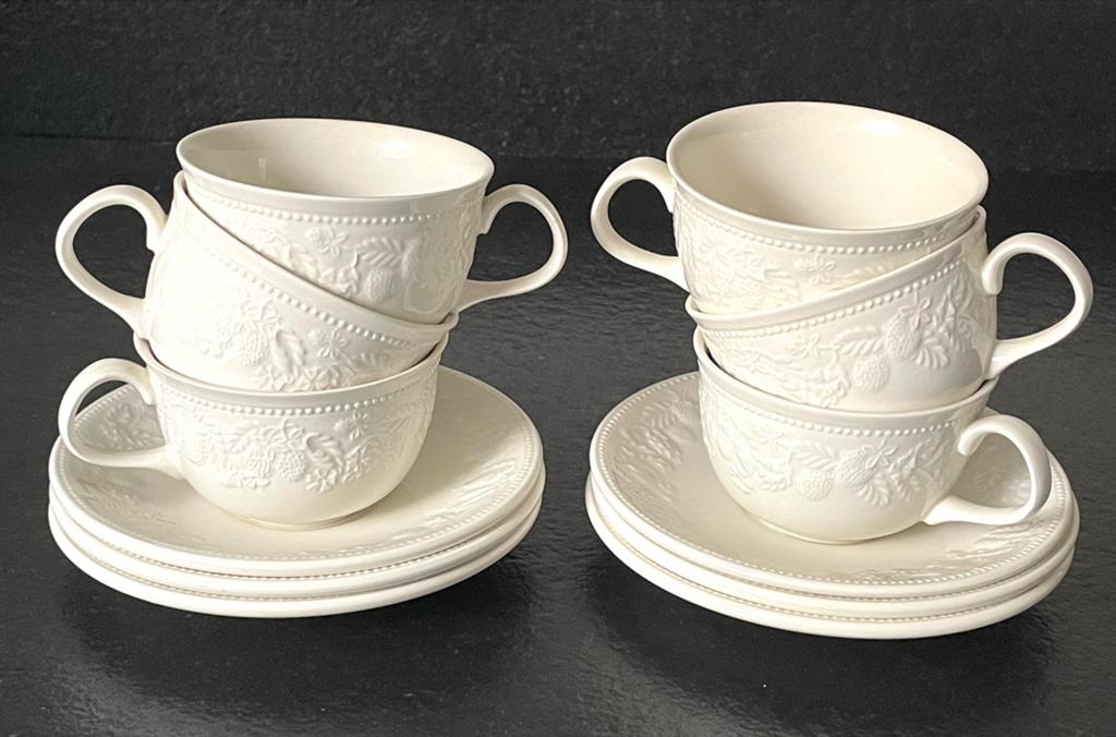 Set 6 Barratts Made England Kop en Schotels Reliëf Wit Creme, Huis en Inrichting, Keuken | Servies, Ophalen of Verzenden, Zo goed als nieuw