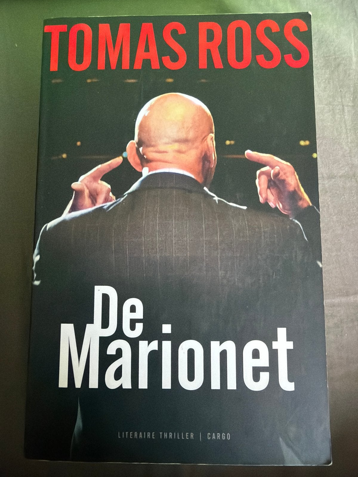 KR.   Tomas Ross - De marionet, Ophalen of Verzenden, Zo goed als nieuw, Nederland, Tomas Ross