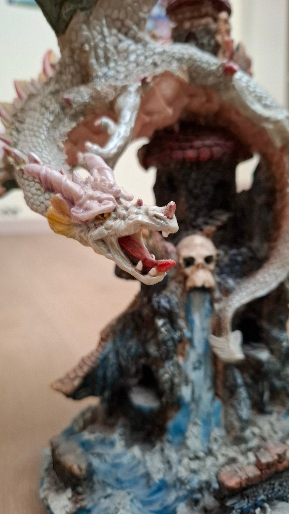 Draak op Kasteel – Handgeschilderd Fantasy Beeld (WV Crafts), Ophalen of Verzenden, Zo goed als nieuw, Fantasy