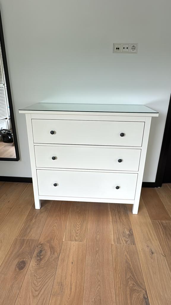 Ikea Hemnes ladekast 90x46x83 cm met glasplaat, Huis en Inrichting, Kasten | Ladekasten, Ophalen, Gebruikt, 50 tot 100 cm, 3 of 4 laden