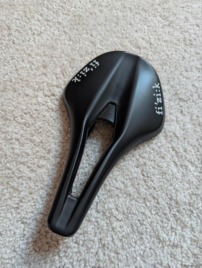 Fizik Tempo zadel 160mm, Kunststof, Ophalen of Verzenden, Zo goed als nieuw, Zadel