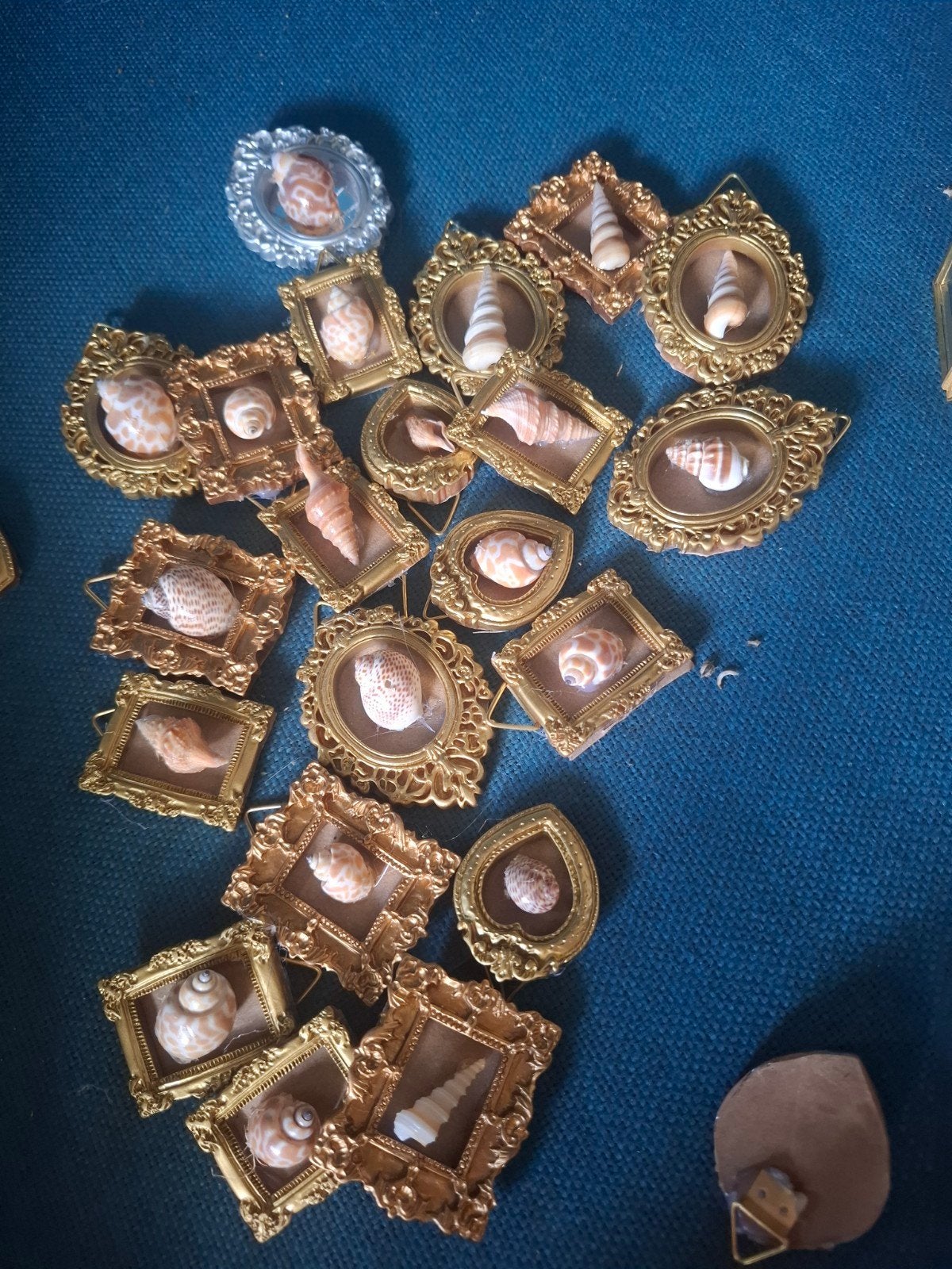kleine Schelpen in Gouden Lijstjes - let op 4 euro per stuk., Ophalen of Verzenden, Zo goed als nieuw