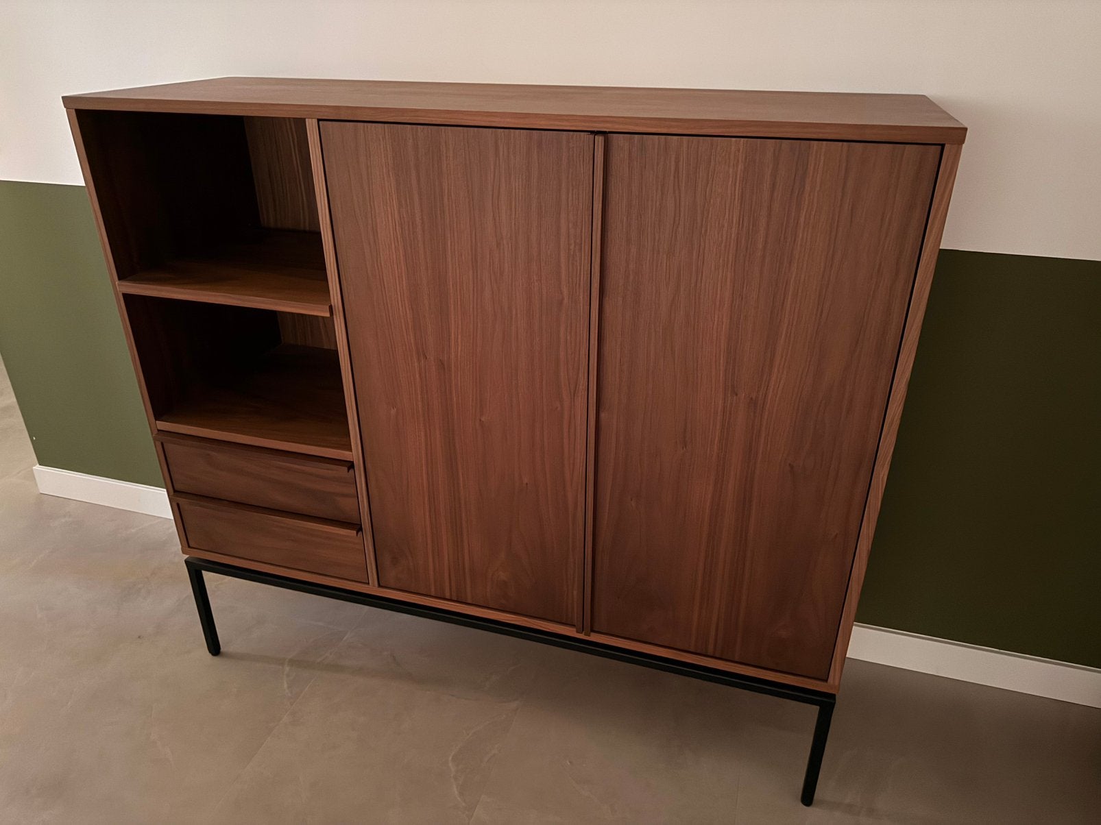 Theo Tempelman walnoot kast wandkast / buffetkast, Huis en Inrichting, Kasten | Dressoirs, Ophalen of Verzenden, Zo goed als nieuw