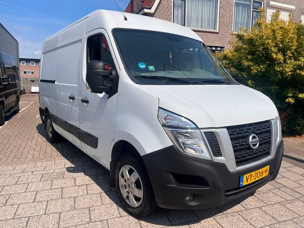 Nissan Nv400 2.3D 92KW 2016 marge nwe apk, Auto's, Euro 5, Zwart, 4 cilinders, Origineel Nederlands