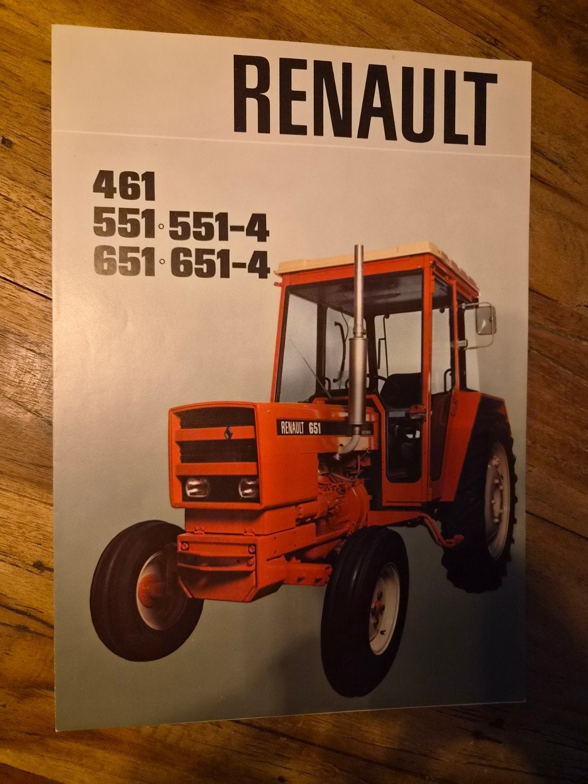 tractor folder Renault 461 551 651, Boeken, Ophalen of Verzenden