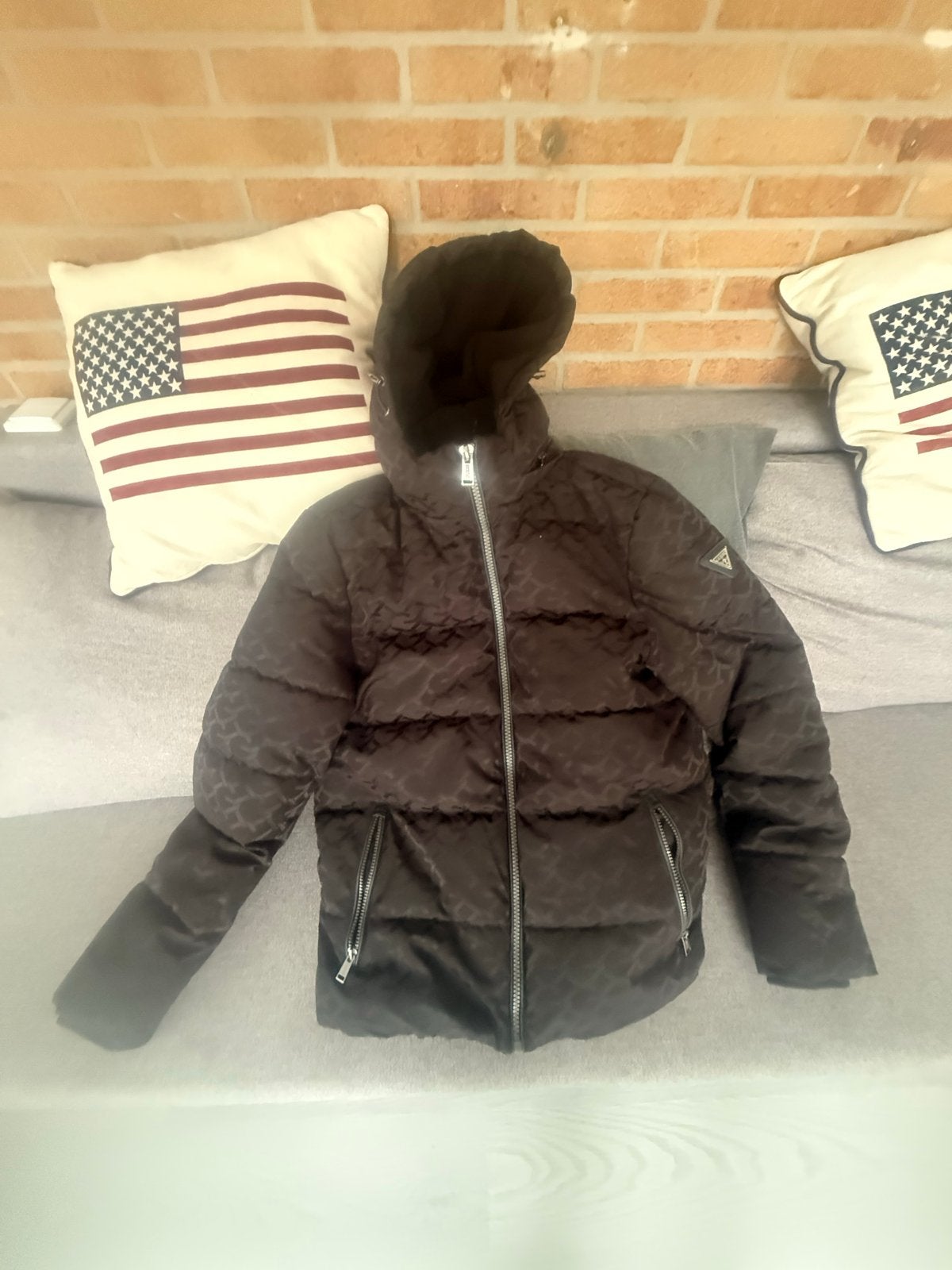 Guess Puffer Jas Zwart met Patroon, Kleding | Dames, Ophalen of Verzenden, Zo goed als nieuw, Maat 36 (S), Zwart