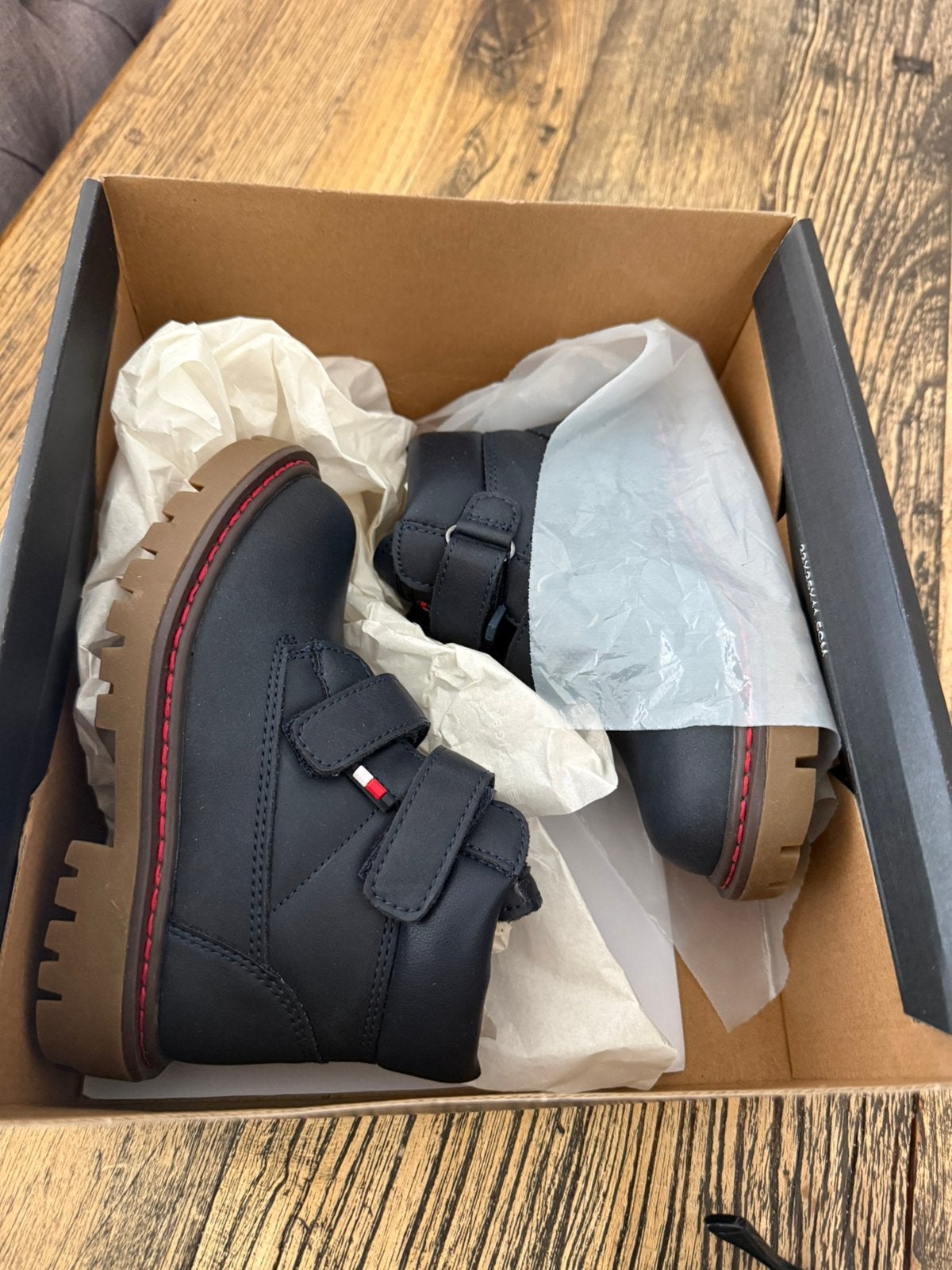 Nieuwe Tommy Hilfiger kinderlaarzen - gerecycled materiaal, Ophalen of Verzenden, Nieuw, Jongen of Meisje, Laarzen