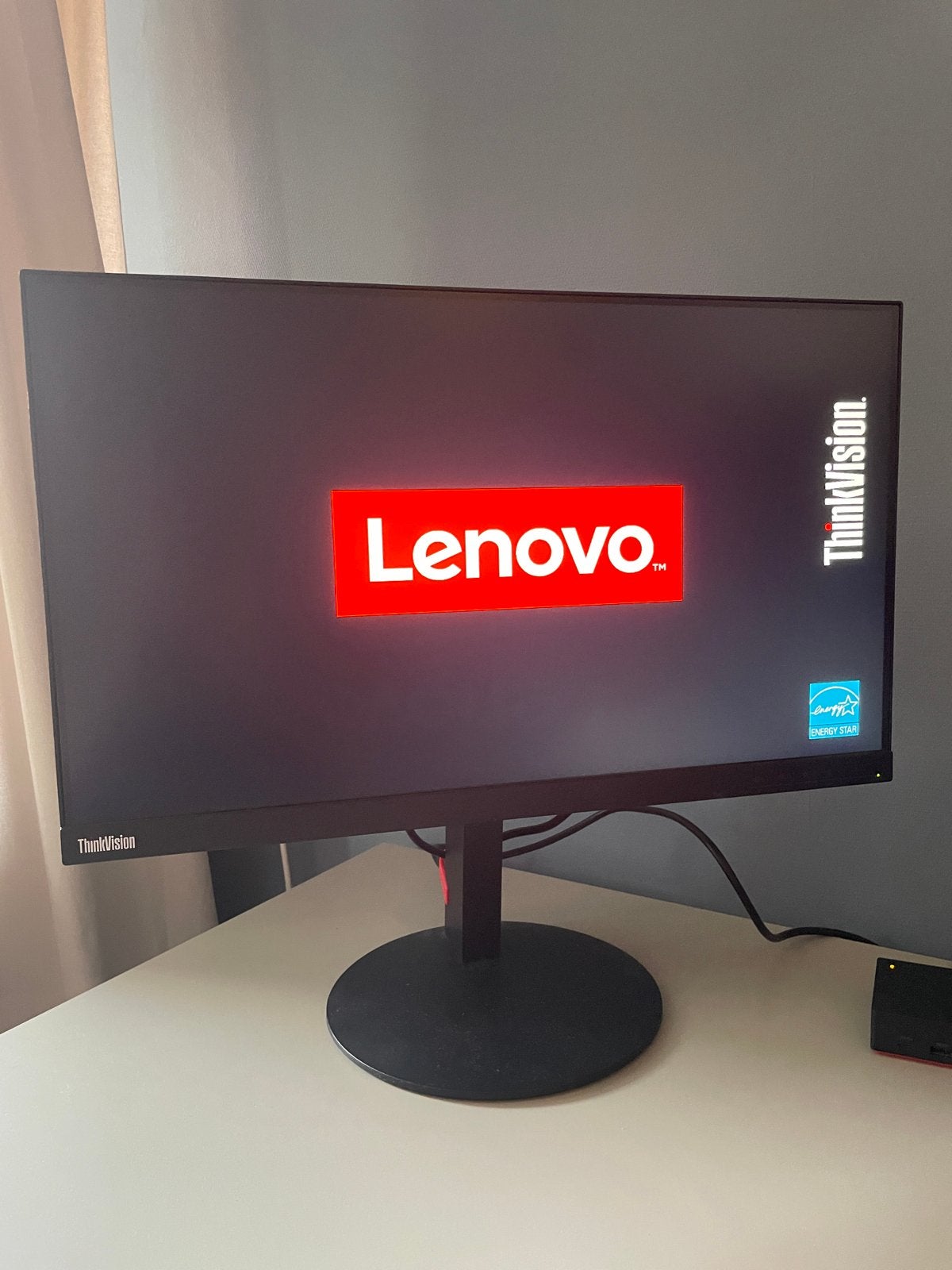 Lenovo ThinkVision Full HD Monitor, Computers en Software, Monitoren, Ophalen, In hoogte verstelbaar, Full HD, Zo goed als nieuw