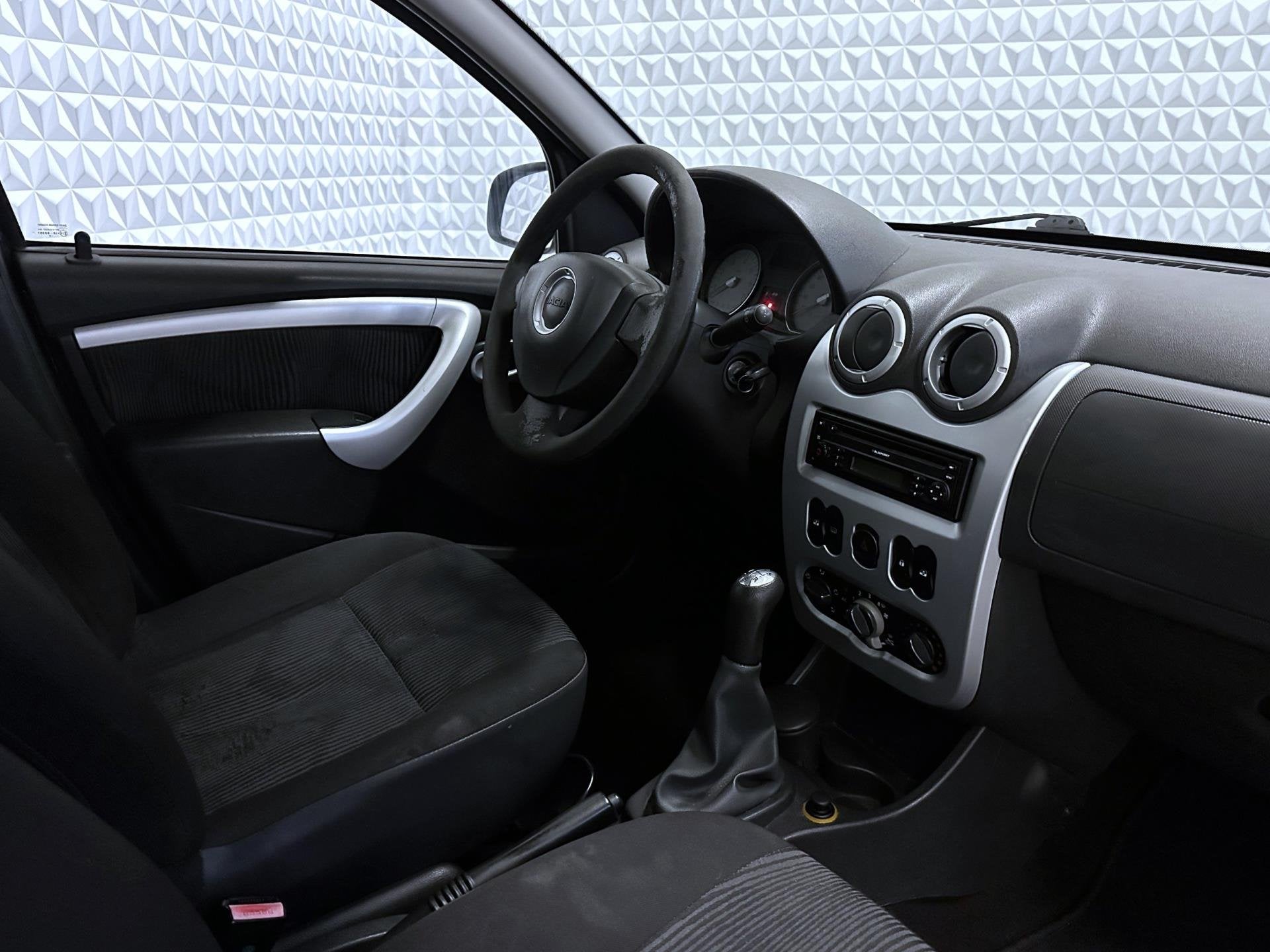 Dacia Sandero 1.2 Lauréate AIRCO - Handel / Export (2009), Voorwielaandrijving, Gebruikt, 31 €/maand, Zwart