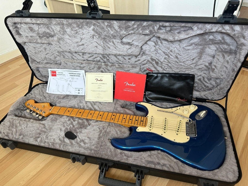 Fender American Ultra Stratocaster 2022 (USA)(Koop of Ruil), Muziek en Instrumenten, Ophalen of Verzenden, Zo goed als nieuw, Solid body