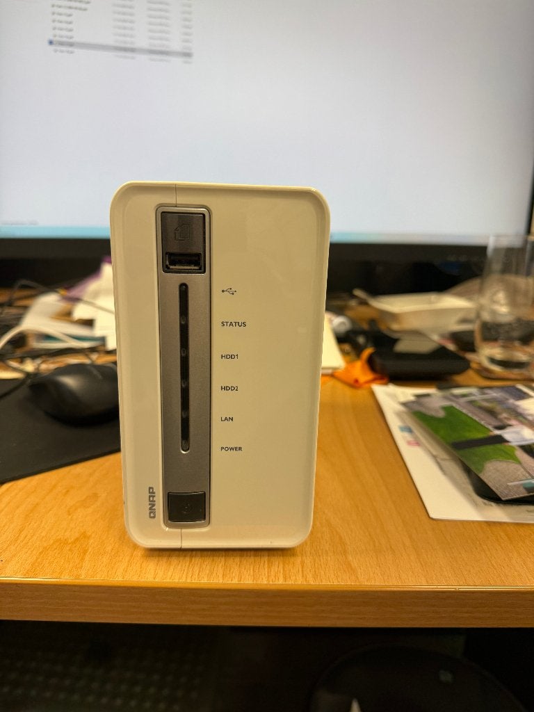 Backup systeem QNAP model TS-212  voor 2 stuks HDD., Gebruikt, Server, Ophalen of Verzenden, Afhankelijk van te plaatsen harde schijven.