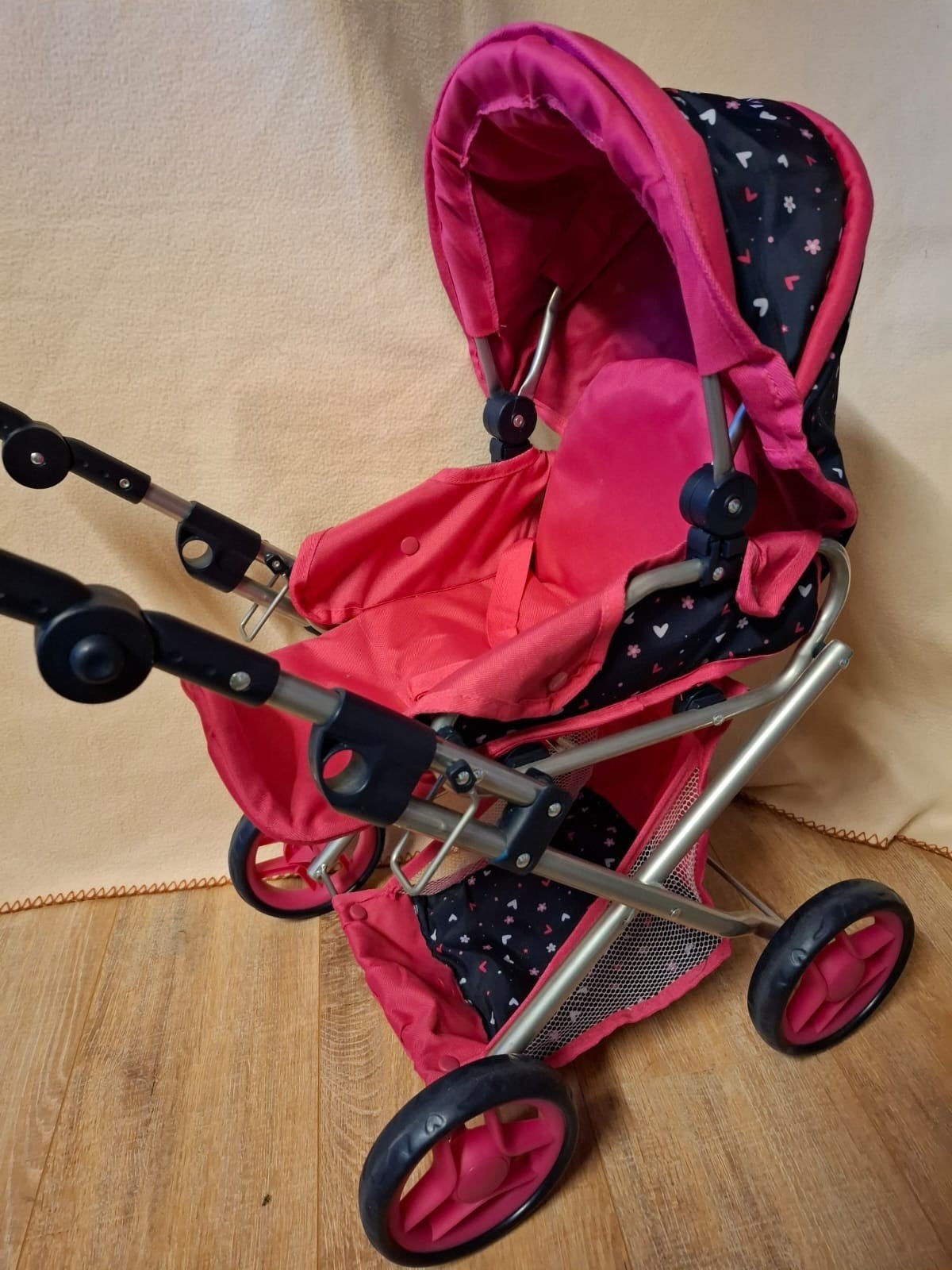 Poppenwagen met draagmand en voetenzak, Ophalen