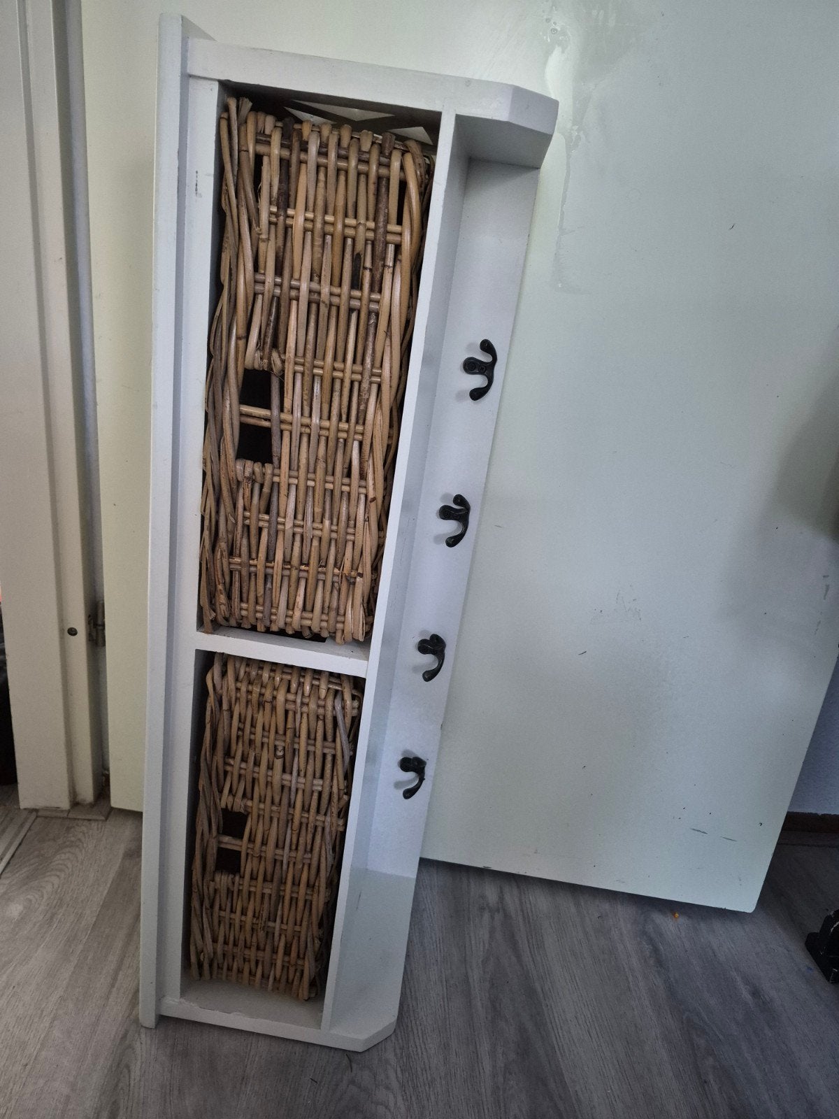 Witte kapstok met rieten manden, Gebruikt, Minder dan 100 cm, Hout, Ophalen